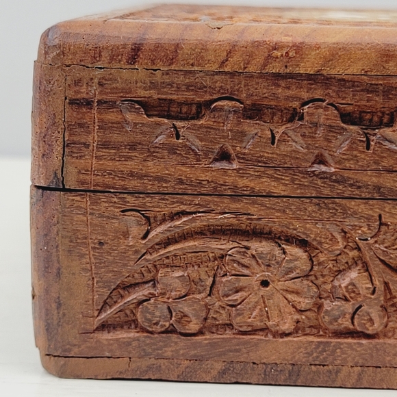 Vintage Sheesham Indian Rosewood Hand Carved Floral Box | Made in India - Picture 8 of 16